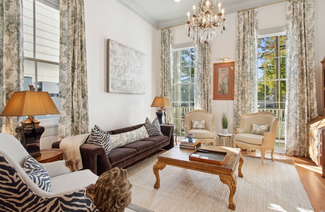 The Duke of Magazine 5 Bedroom luxury with pool perfectly located in New Orleans