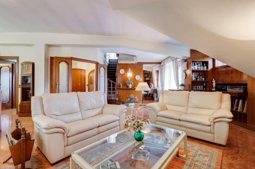 The Elegant Penthouse - Ampio Attico con Posto Auto