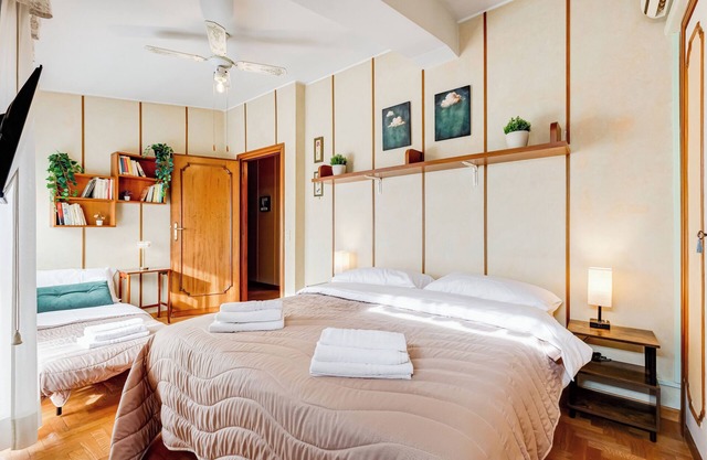 The Elegant Penthouse: Spacious Penthouse with Parking Space