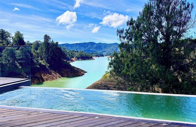 The EleMYNT Mansion - Guatape
