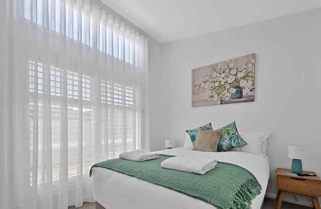 The Elm Apartments - The Sunshine Room