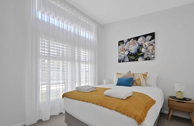 The Elm Apartments | The Yellow Room