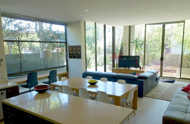 THE ELWOOD GLASSHOUSE