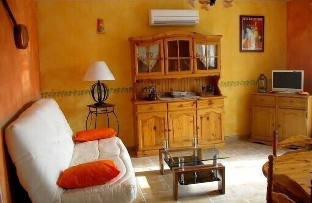 The enclosure of cicadas cottage located in the Pearl of Comtat in Pernes Les Fontaines
