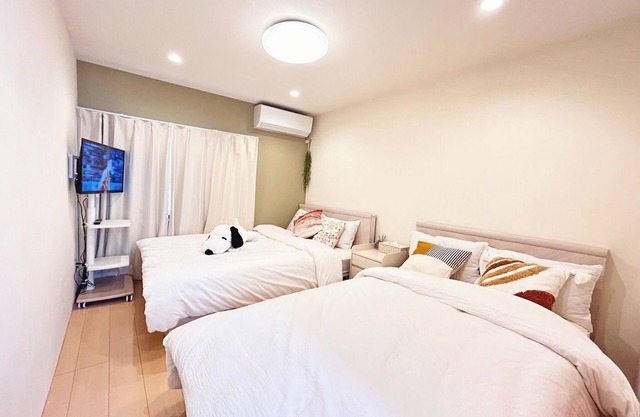 The entire tenement house can be rented exclusively for you and can accommodate up to seven guests - KOTO/Osaka Ōsaka