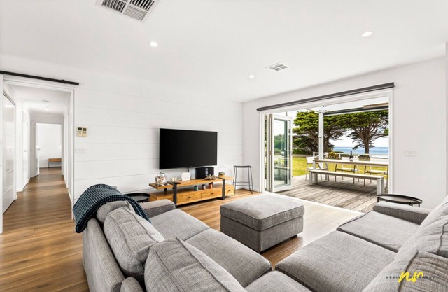 The Esplanade- Beach front, Luxury, Sleeps 8, Luxury, Parking, Aircon