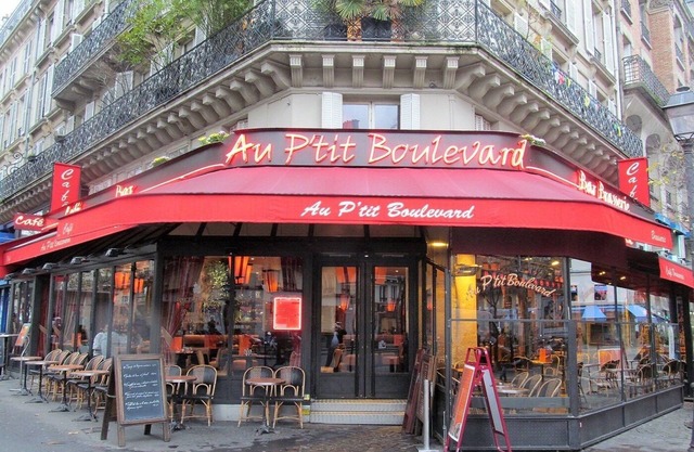 THE ESSENCE OF PARISIAN SOPHISTICATION NESTLED NEXT TO THE LOUVRE – 2 BEDROOM