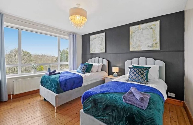 The Exquisite Warwick Abode - Balcony - Garden