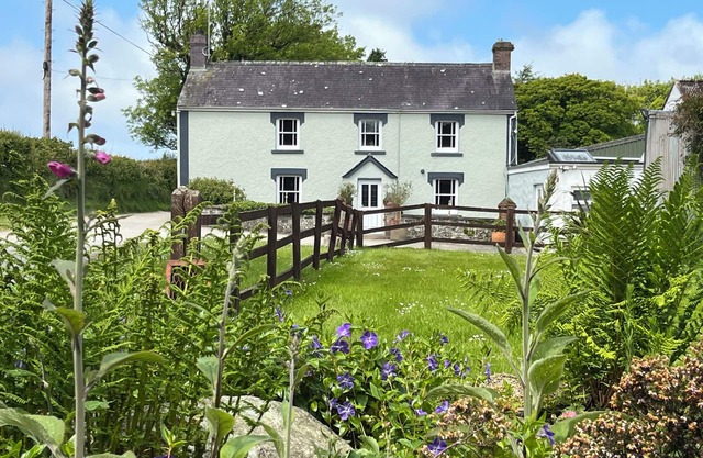 THE FARMHOUSE, family friendly in Newport, Pembrokeshire