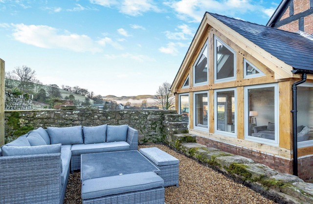 The Farmhouse - UK48653