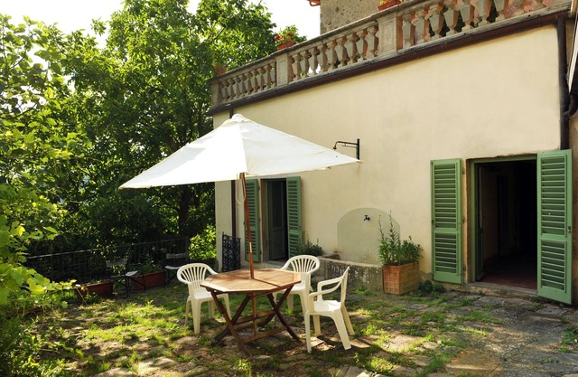 The Farmhouse of Caiano between nature, culture and swimming pool