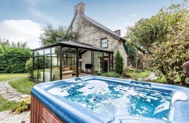 The Farmhouse - perfect for families to share, private hot-tub and fabulous shared leisure facilitie