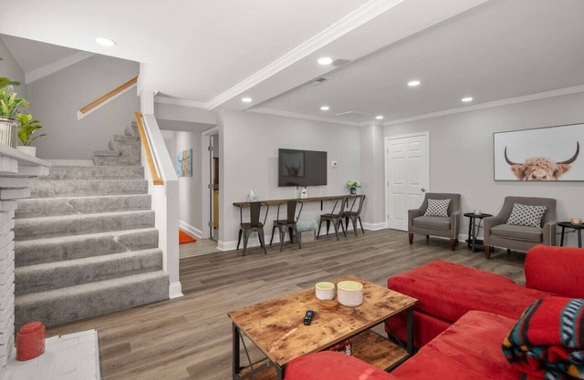 The "Farmhouse": Spacious, Moo-tiful Haven by RVA!
