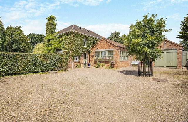 The Farmhouse- UK47148