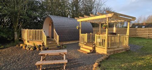 The Fells - Campsie Luxury Pods with hot tub