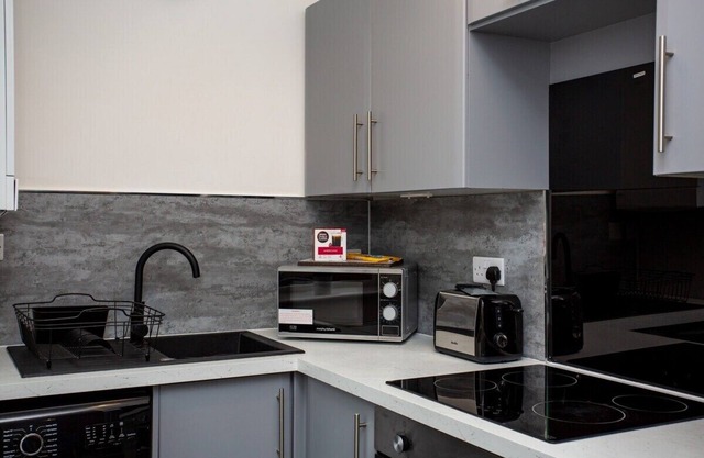 The Ferndale - Spacious 3 Bed Apartment
