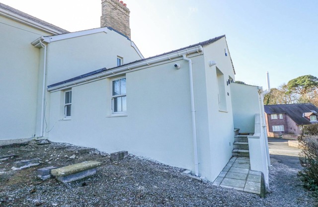 THE FIR GROVE ANNEX, pet friendly, with a garden in Menai Bridge