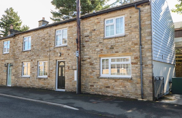 THE FORGE, pet friendly, character holiday cottage in Allendale