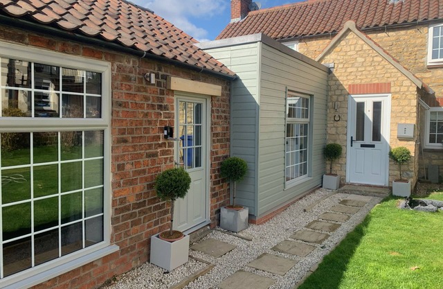 THE FORGE, pet friendly, luxury holiday cottage in Ingham