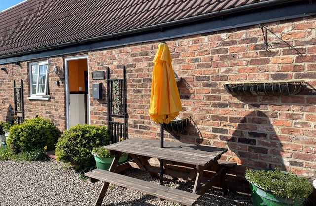 The Forge - Sleeps 6 lounge double bed 2 bedrooms 4 singles 2 showers/kitchen
