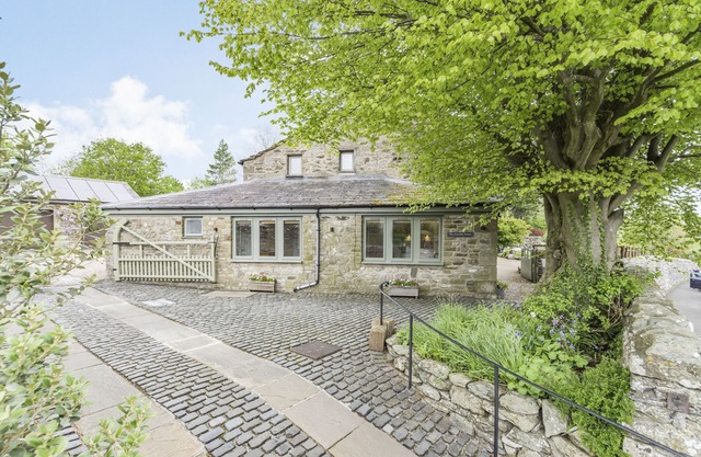 THE FRIENDLY ROOM, luxury holiday cottage in Austwick