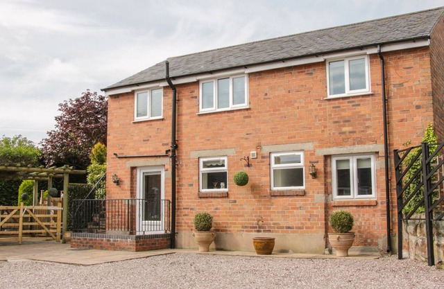 THE GABLES COACH HOUSE, family friendly, with a garden in Burlton