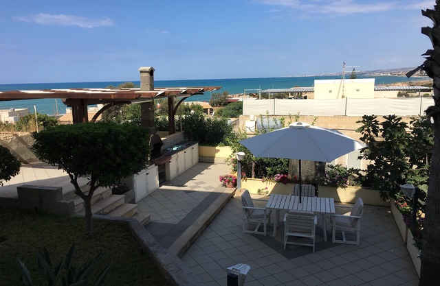 The garden on the sea - Villa with garden a few meters from the sea