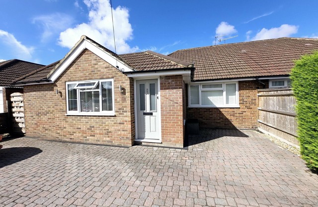 The Gardens|3BR Bungalow|Driveway|Near LGW