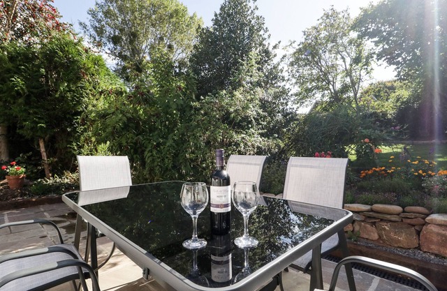 THE GARDENS, family friendly, with open fire in North Petherton