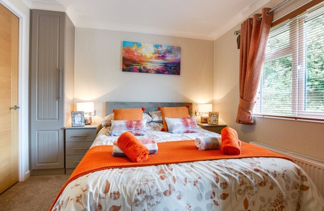 The Garnwen Lodge - Two Bedroom House, Sleeps 4