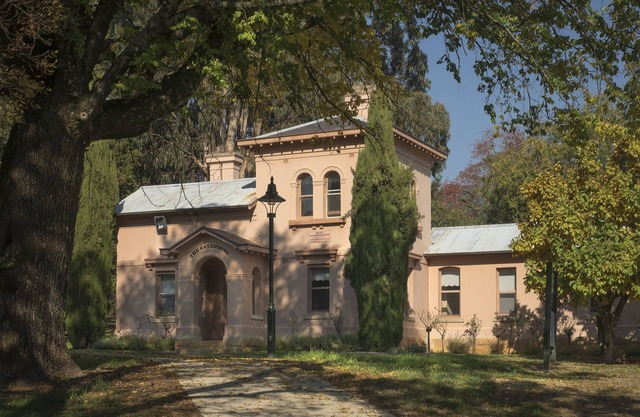 The gate @ Beechworth