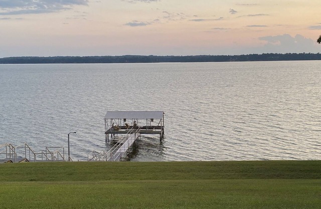 THE GEORGIA SHORESn Retreat on Lake Eufaula. Pet Friendly! Kayak's available.