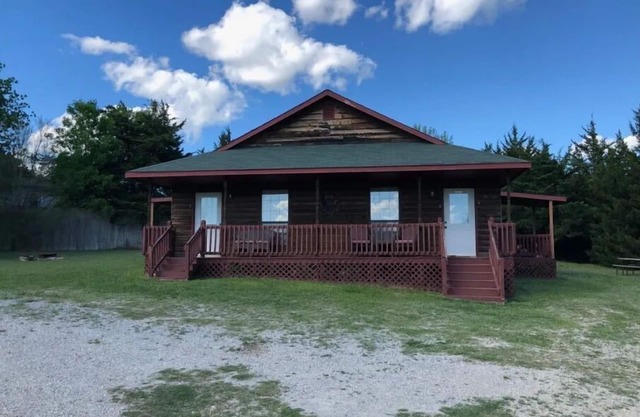 THE GETAWAY-Cedar Creek Cabins