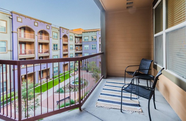 The Getaway Ranch🤠: Xtra Large Balcony + King Bed👑