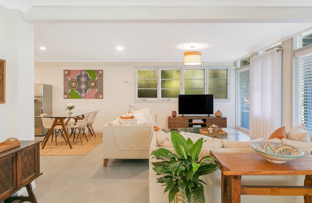 The Glenelg Downstairs Residence (2 persons)