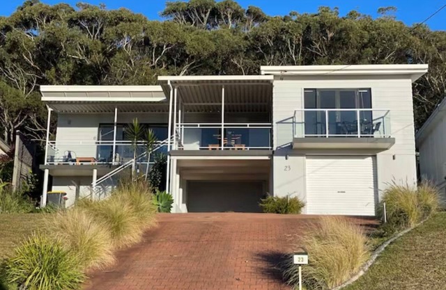 The Golden Retreat @ Hyams Beach - Pet Friendly, Linen & Wifi Provided