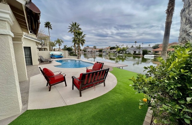 "The Gondola Getaway" - Fully remodeled luxury waterfront home