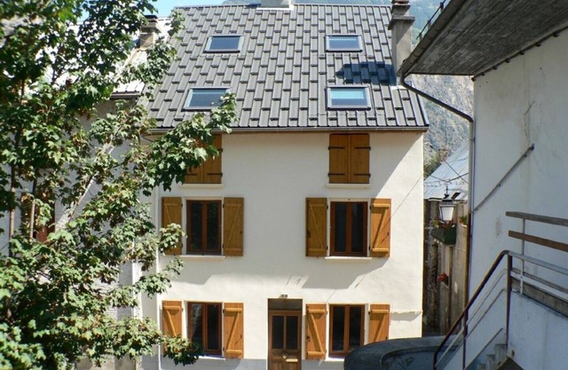 The Granary House Traditional 19th century home in the heart of Bourg d’Oisans