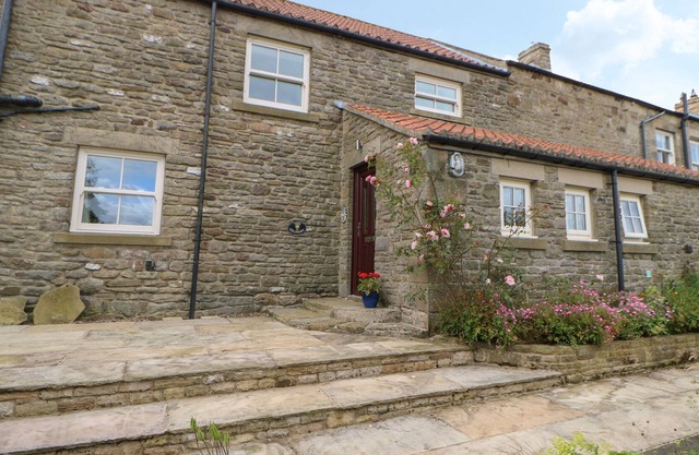 THE GRANARY, pet friendly, character holiday cottage in Lanchester