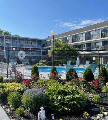 The Grand Beach Inn