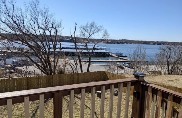 The Grand Escape - Anchors Away! Lake Retreat. Walk to Marina.