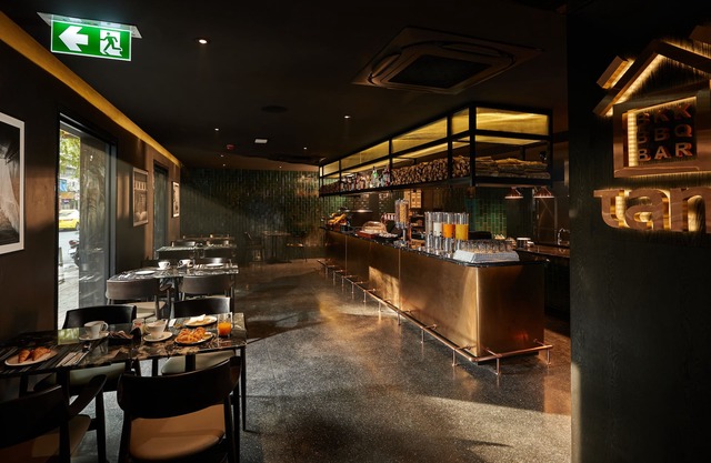 The Gravitique Hotel Khaosan