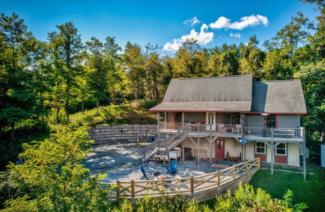 The Great Bear Lodge: Hot Tub, Firepit, EV Charger, Dog Allowed!