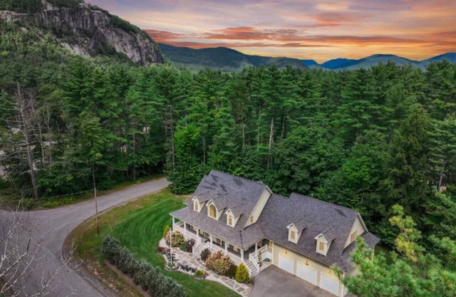 The Great Escape | 6100 ft.² | Theater | Hot Tub