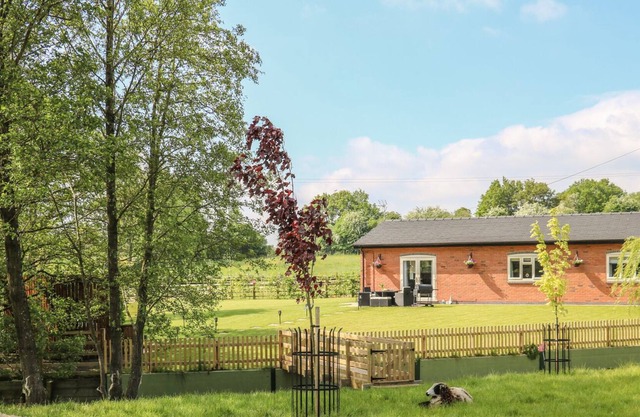 THE GREEN, family friendly, luxury holiday cottage in Uttoxeter