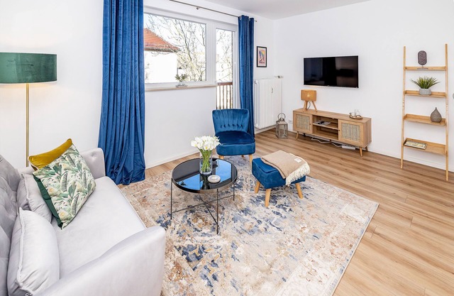 THE GREEN PARK SIDE APARTMENT