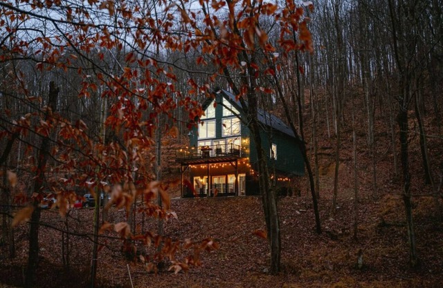 The Greenhouse with Indoor Slide close to Hocking Hills