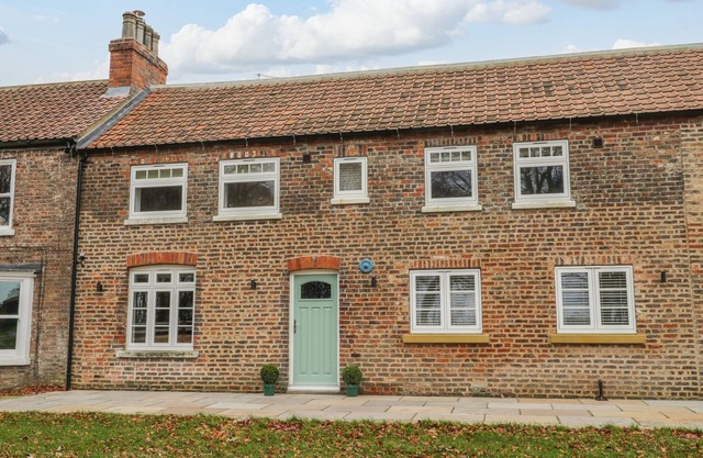 THE GROOM’S COTTAGE, character holiday cottage in Market Weighton