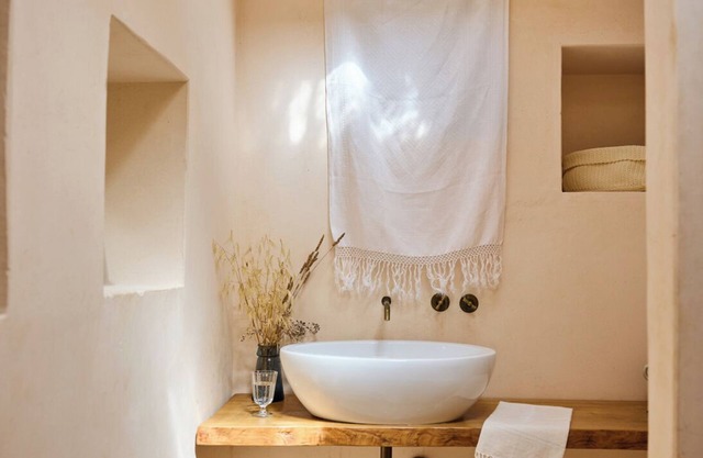 The Guardian, refined trullo with pool surrounded by nature