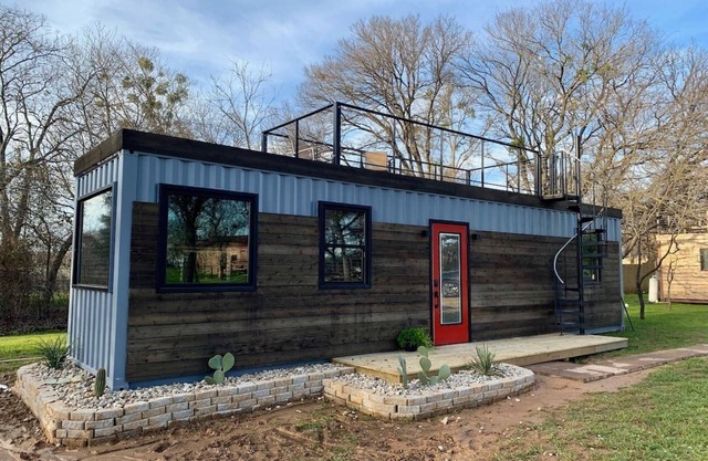 "The Hacienda" Container Tiny Home 12 min. to Magnolia/Baylor